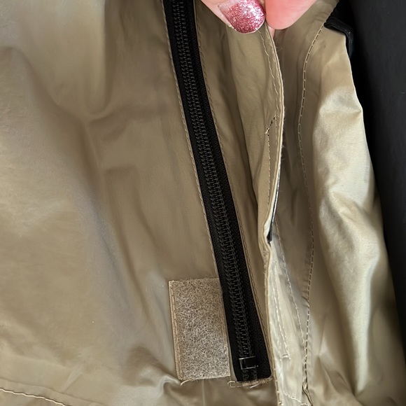 EUC Helly Hansen rain ☔️ jacket - Picture 14 of 17